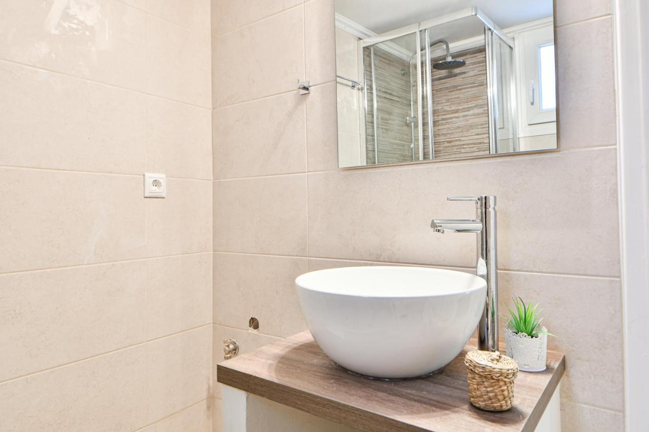Fresh & Renovated Apartment Next To Metro Station เอเธนส์ ภายนอก รูปภาพ